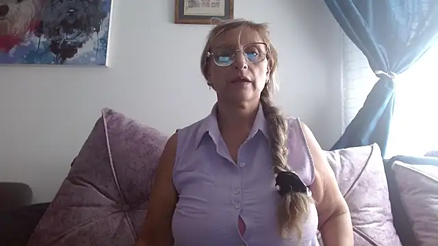 Lilly macflyy online show from 05.20.26