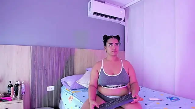 Snapshot of hannnasmith chatting on 09.23.25 hannnasmith online show from 09.23.25