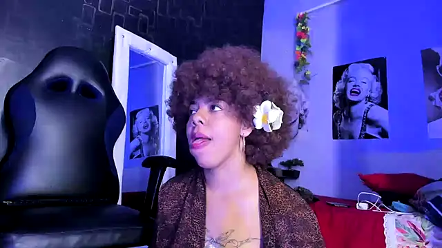 Alika01 online show from 02.13.25