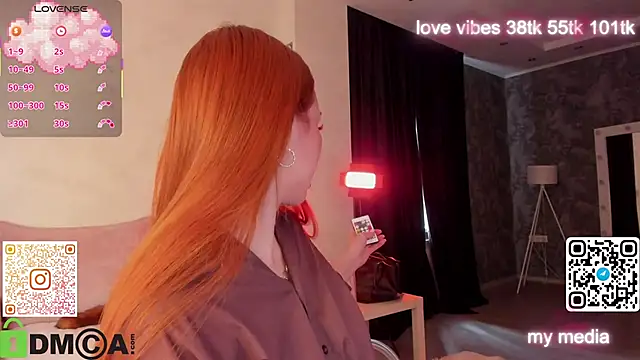 Snapshot of Tracy-Taylor chatting on 09.27.25 Tracy-Taylor online show from 09.27.25