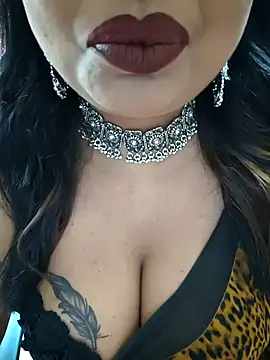 Snapshot of YR-SHIVANI chatting on 11.07.25 YR-SHIVANI online show from 11.07.25