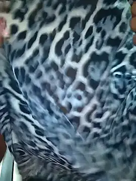 Snapshot of YR-SHIVANI chatting on 11.17.25 YR-SHIVANI online show from 11.17.25