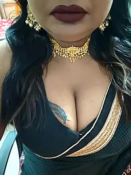 Snapshot of YR-SHIVANI chatting on 11.24.25 YR-SHIVANI online show from 11.24.25