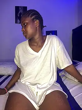 Snapshot of t-Booty_risky_ chatting on 12.19.24 t-Booty risky online show from 12.19.24