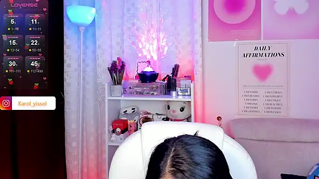 Snapshot of Hinataw33d01 chatting on 12.27.24 Hinataw33d01 online show from 12.27.24