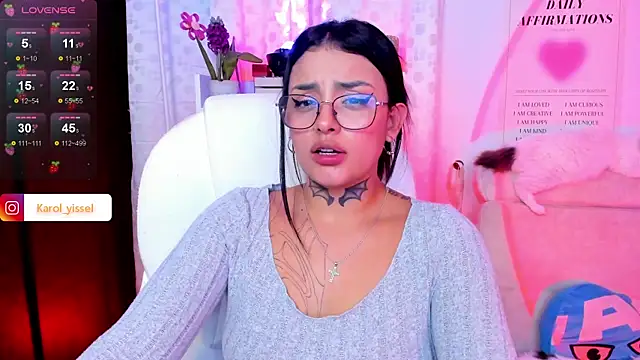 Snapshot of Hinataw33d01 chatting on 02.12.25 Hinataw33d01 online show from 02.12.25