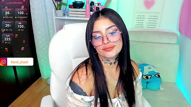 Snapshot of Hinataw33d01 chatting on 02.13.25 Hinataw33d01 online show from 02.13.25