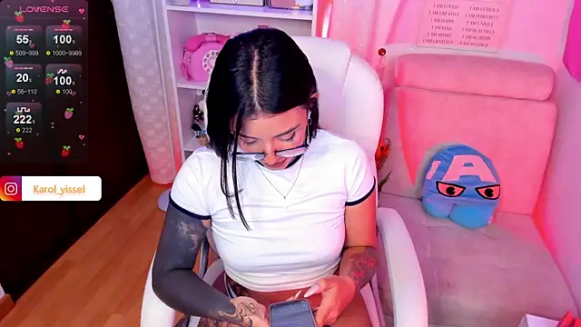 Snapshot of Hinataw33d01 chatting on 02.22.25 Hinataw33d01 online show from 02.22.25