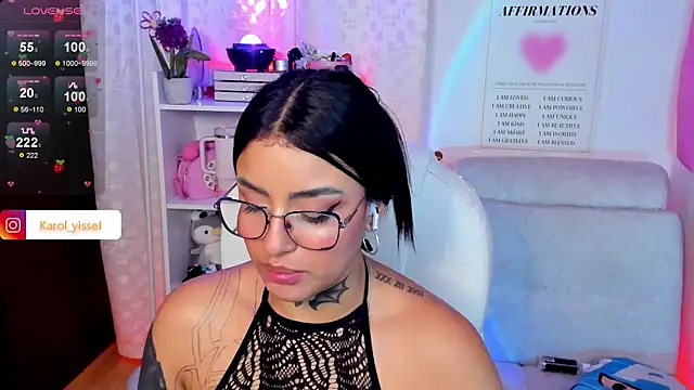 Snapshot of Hinataw33d01 chatting on 02.25.25 Hinataw33d01 online show from 02.25.25