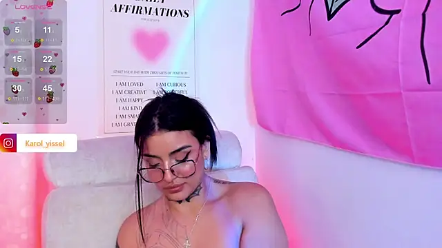 Snapshot of Hinataw33d01 chatting on 02.28.25 Hinataw33d01 online show from 02.28.25