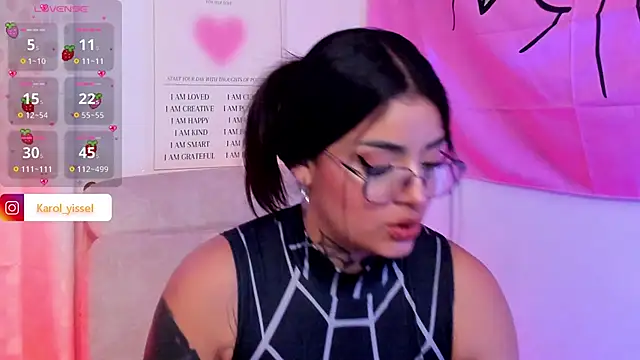 Snapshot of Hinataw33d01 chatting on 03.13.25 Hinataw33d01 online show from 03.13.25