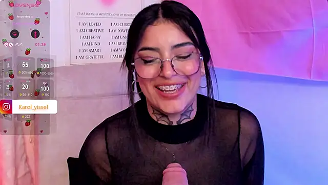 Snapshot of Hinataw33d01 chatting on 03.17.25 Hinataw33d01 online show from 03.17.25