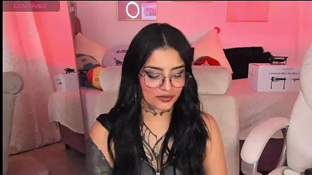 Snapshot of Hinataw33d01 chatting on 10.15.25 Hinataw33d01 online show from 10.15.25