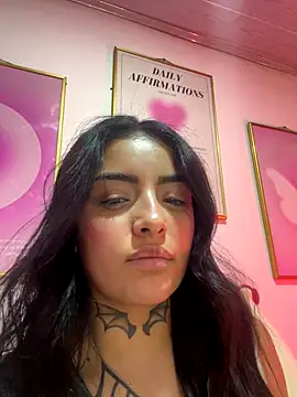 Snapshot of Hinataw33d01 chatting on 10.26.25 Hinataw33d01 online show from 10.26.25