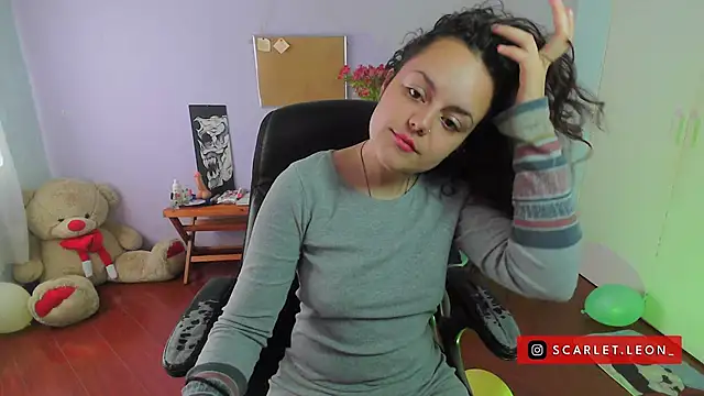 Scarletleon77 online show from 12.04.24