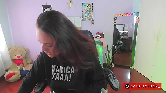 Scarletleon77 online show from 03.19.25