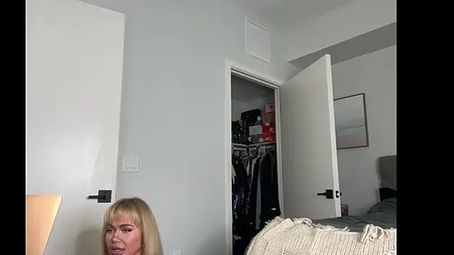 Snapshot of ElenaErickson chatting on 05.19.26 ElenaErickson online show from 05.19.26