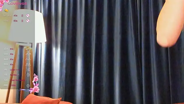 Snapshot of SarahCarrter chatting on 12.26.24 SarahCarrter online show from 12.26.24