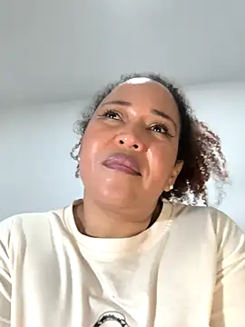 Snapshot of debboraWagner chatting on 03.12.25 debboraWagner online show from 03.12.25