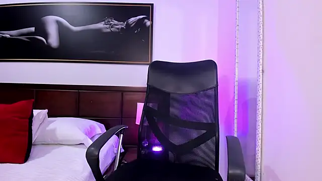 Snapshot of valery_camber chatting on 03.21.25 valery camber online show from 03.21.25