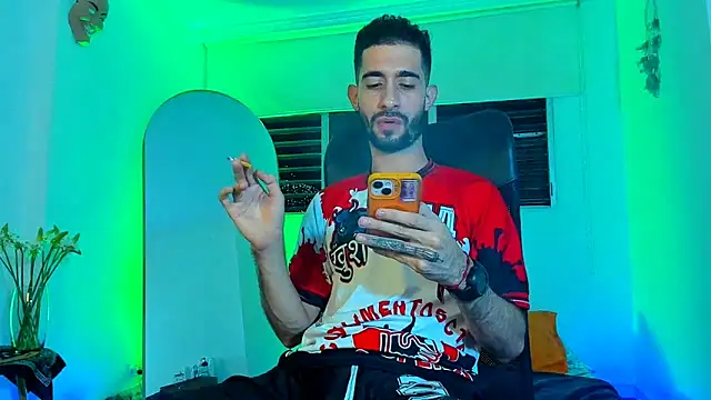 Snapshot of Your__hero1 chatting on 10.05.25 Your hero1 online show from 10.05.25