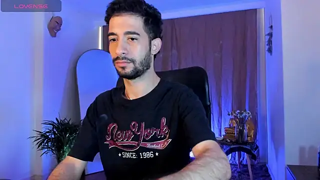 Snapshot of Your__hero1 chatting on 11.01.25 Your hero1 online show from 11.01.25