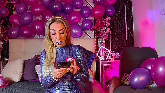 Snapshot of EvelinaGrey chatting on 06.07.26 EvelinaGrey online show from 06.07.26