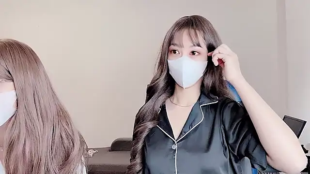 Snapshot of Mono-Stewardesss chatting on 12.28.24 Mono-Stewardesss online show from 12.28.24