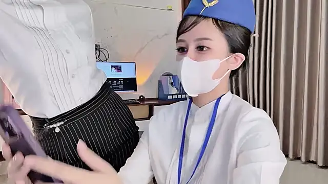 Snapshot of Mono-Stewardesss chatting on 11.01.25 Mono-Stewardesss online show from 11.01.25