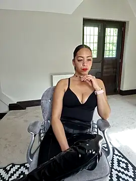 QueenTricks1 online show from 04.10.26