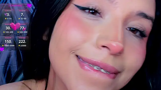 Snapshot of Small_naughty_ chatting on 01.18.25 Small naughty online show from 01.18.25