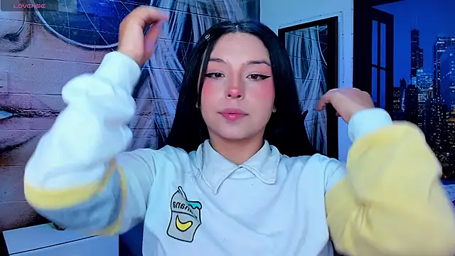 Snapshot of Small_naughty_ chatting on 01.31.25 Small naughty online show from 01.31.25