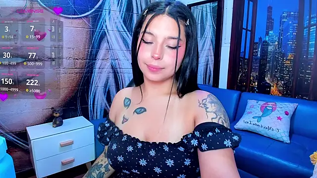 Snapshot of Small_naughty_ chatting on 02.01.25 Small naughty online show from 02.01.25