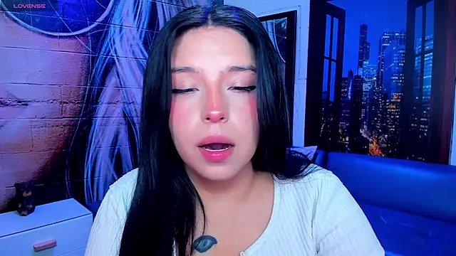 Snapshot of Small_naughty_ chatting on 02.07.25 Small naughty online show from 02.07.25