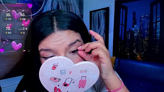 Snapshot of Small_naughty_ chatting on 02.10.25 Small naughty online show from 02.10.25