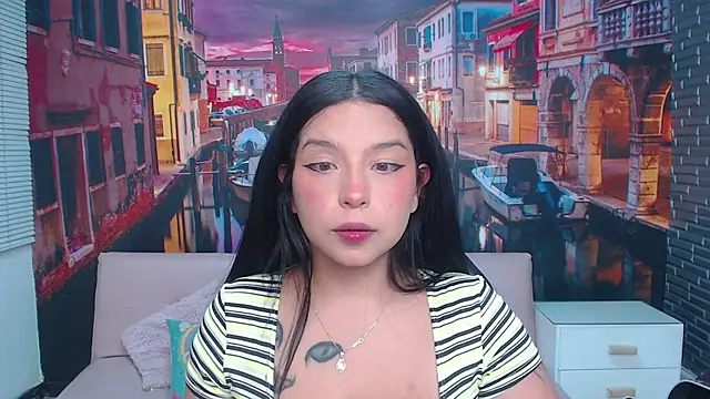 Snapshot of Small_naughty_ chatting on 10.02.25 Small naughty online show from 10.02.25