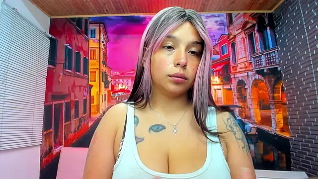 Snapshot of Small_naughty_ chatting on 10.21.25 Small naughty online show from 10.21.25