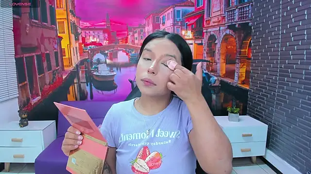 Snapshot of Small_naughty_ chatting on 11.10.25 Small naughty online show from 11.10.25