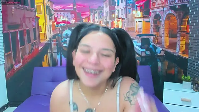 Snapshot of Small_naughty_ chatting on 11.27.25 Small naughty online show from 11.27.25