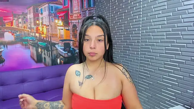 Snapshot of Small_naughty_ chatting on 12.16.25 Small naughty online show from 12.16.25