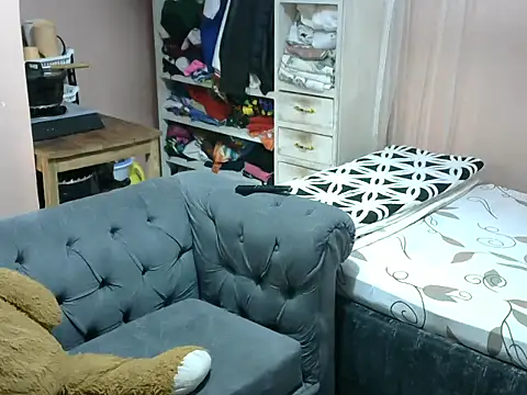 Snapshot of slender-qwene chatting on 07.13.26 slender-qwene online show from 07.13.26
