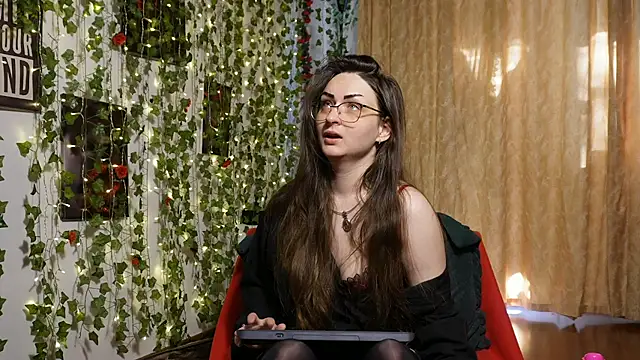 NaughtYHomemadE online show from 05.16.26