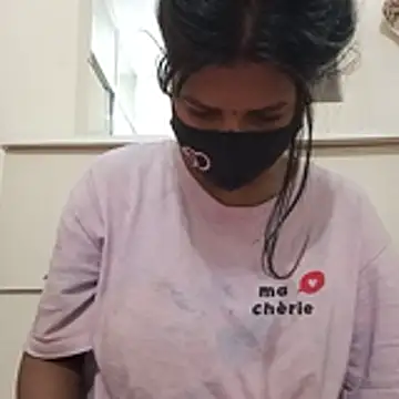 Snapshot of Anusri- chatting on 11.22.25 Anusri- online show from 11.22.25