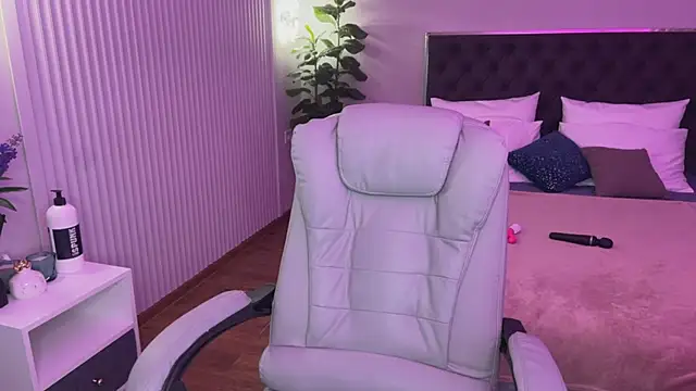 XtraHotX online show from 01.20.25