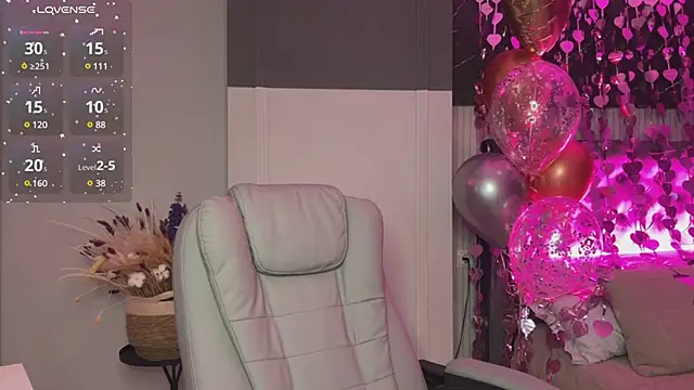 XtraHotX online show from 02.21.25