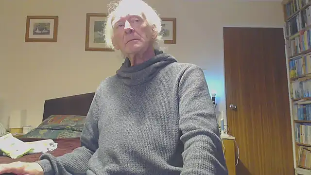 Snapshot of WaverlyKernow chatting on 12.04.24 WaverlyKernow online show from 12.04.24