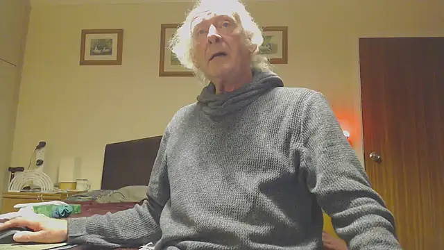 Snapshot of WaverlyKernow chatting on 12.16.24 WaverlyKernow online show from 12.16.24