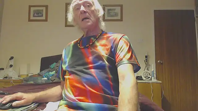 Snapshot of WaverlyKernow chatting on 12.23.24 WaverlyKernow online show from 12.23.24