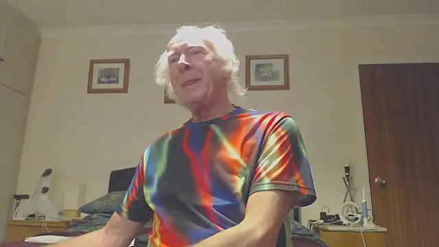 Snapshot of WaverlyKernow chatting on 12.24.24 WaverlyKernow online show from 12.24.24