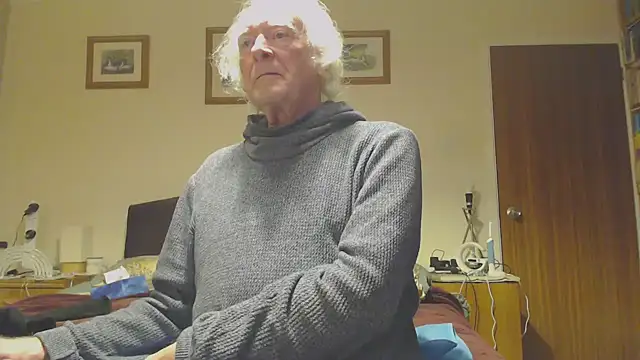 Snapshot of WaverlyKernow chatting on 01.04.25 WaverlyKernow online show from 01.04.25